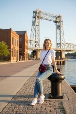 Duluth Pack Canvas Leather Strap Burgundy Shell Purse Shoulder Bag Small Clean